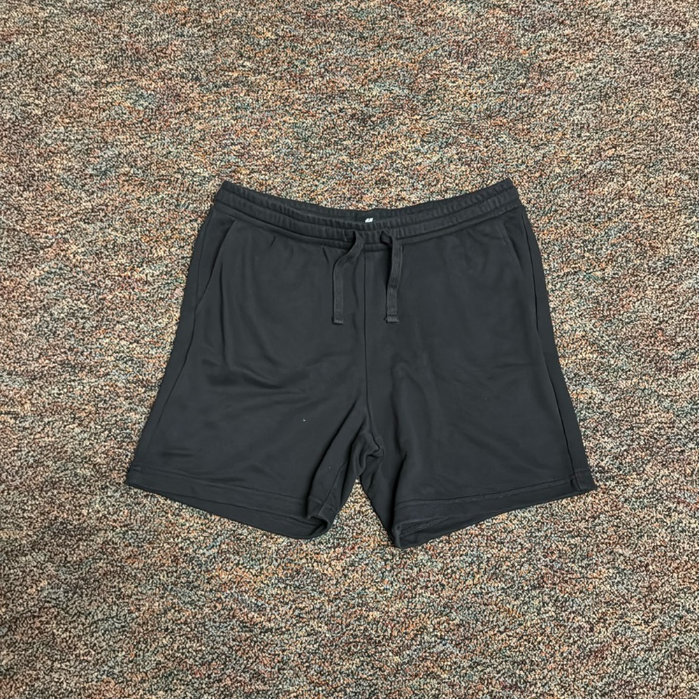 H and M men’s medium shorts